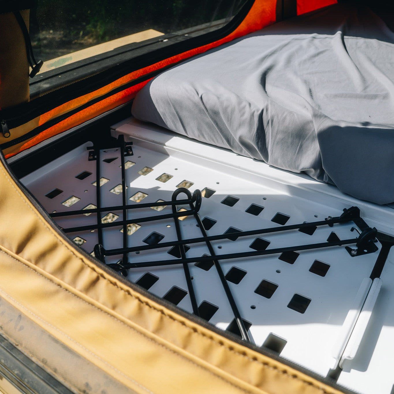 Folding Passthrough Panel Legs